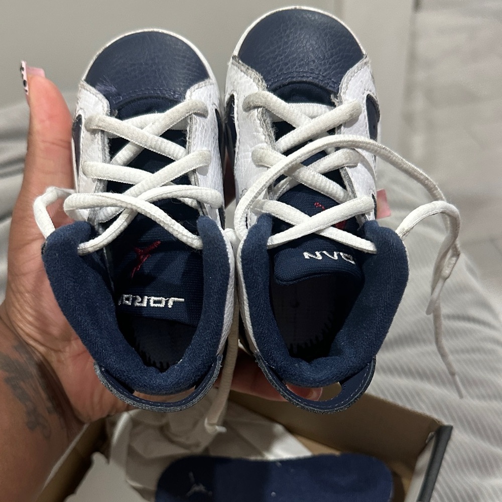 Jordan Kids Sneakers in Navy and White